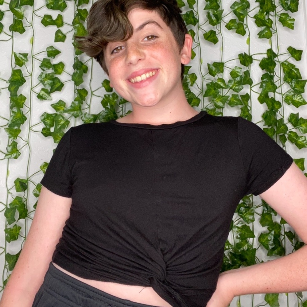 gaze knotted black crop top